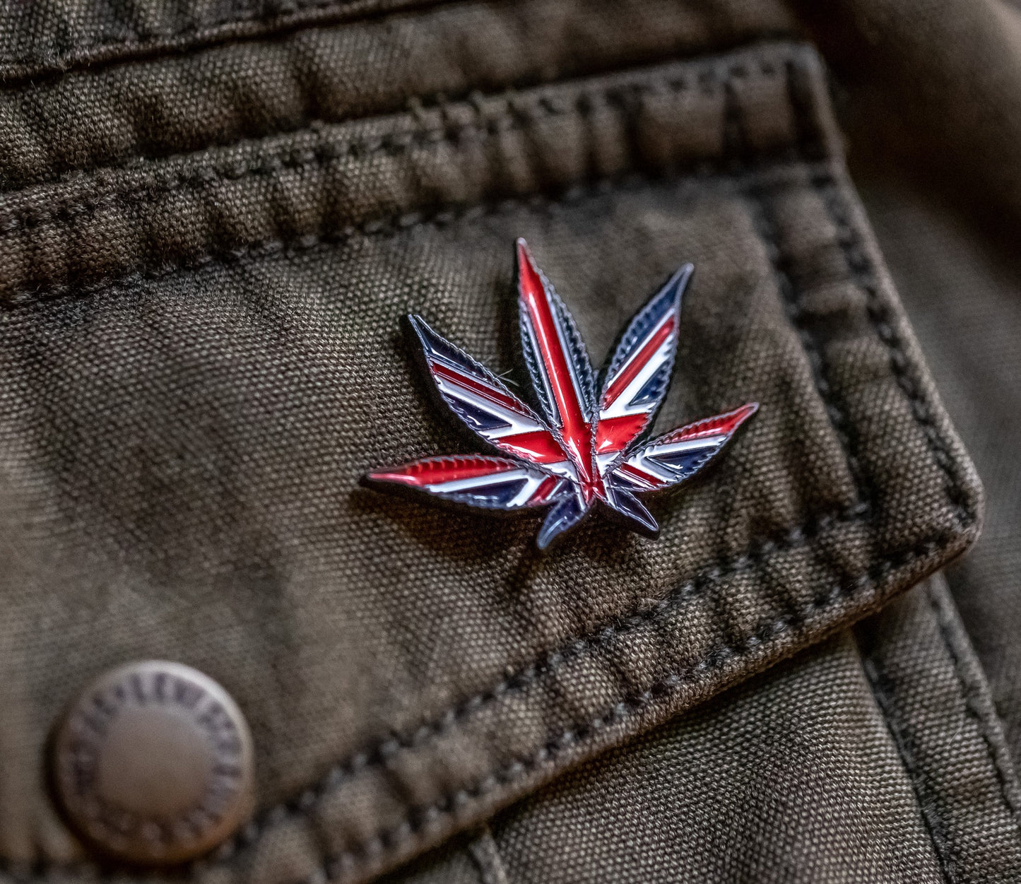 Union Jack UK Flag Pot Leaf Lapel Pin